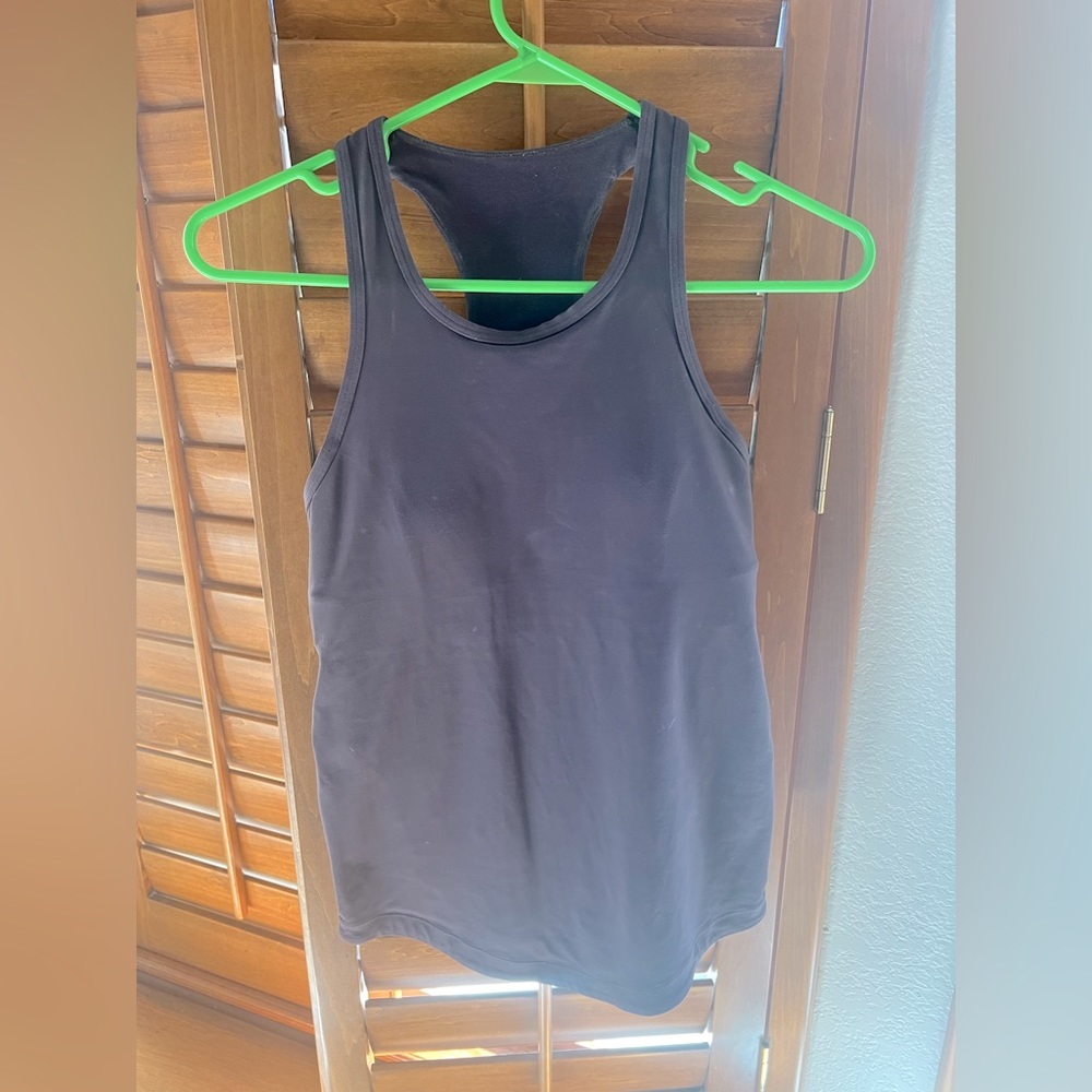 Lululemon built in braw work out top size 6